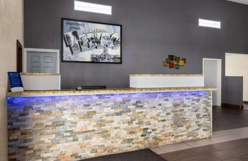 Gainesville Hotel | Super 8 by Wyndham Gainesville TX