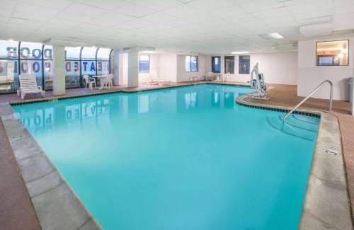 Garland Hotel | Super 8 by Wyndham Garland North Dallas Area