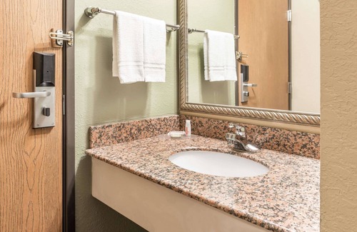 Greenville Hotel | Super 8 by Wyndham Greenville