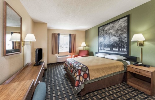 Greenville Hotel | Super 8 by Wyndham Greenville