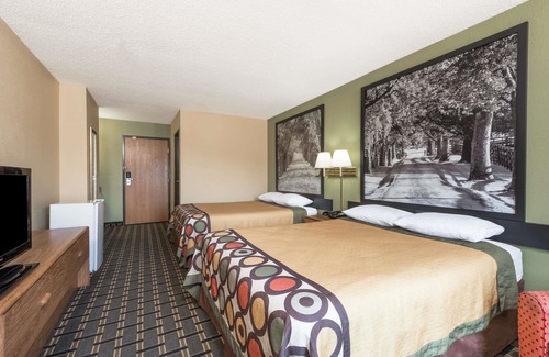 Greenville Hotel | Super 8 by Wyndham Greenville