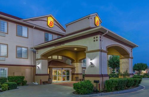 Hillsboro Hotel | Super 8 by Wyndham Hillsboro TX