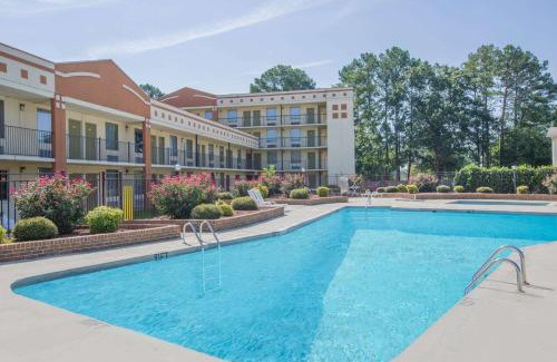 Jasper Hotel | Super 8 by Wyndham Jasper