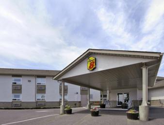 Kenora Hotel | Super 8 by Wyndham Kenora