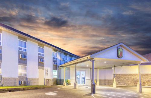 Kenora Hotel | Super 8 by Wyndham Kenora
