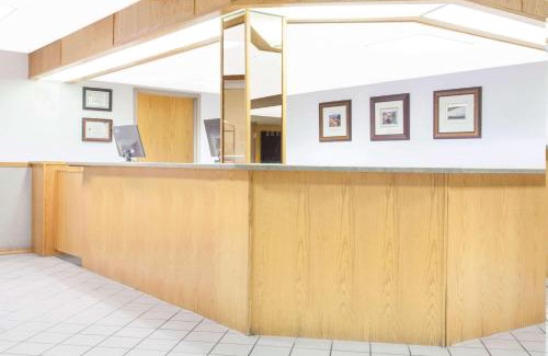 Kenora Hotel | Super 8 by Wyndham Kenora