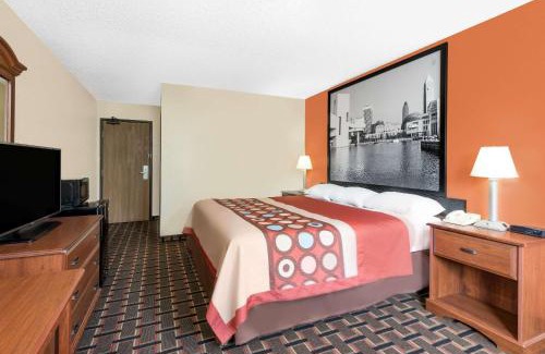 Kent Hotel | Super 8 by Wyndham Kent/Akron Area