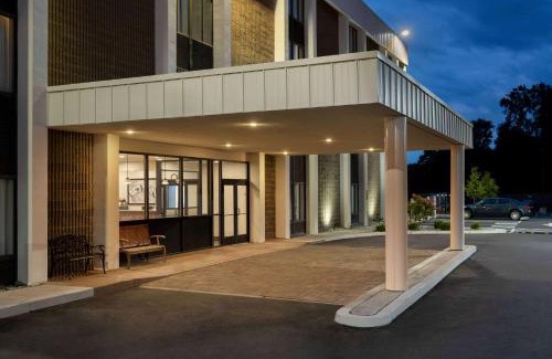 Galeville Hotel | Super 8 by Wyndham Liverpool/Syracuse North Airport