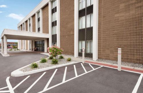 Galeville Hotel | Super 8 by Wyndham Liverpool/Syracuse North Airport