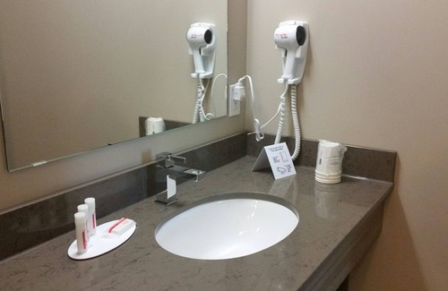 Mont-Laurier Hotel | Super 8 by Wyndham Mont Laurier