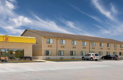 Macomb Hotel | Super 8 by Wyndham Macomb