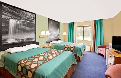 Macomb Hotel | Super 8 by Wyndham Macomb