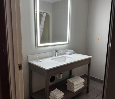 Marysville Hotel | Super 8 by Wyndham Marysville/Port Huron Area