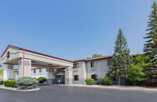 Marysville Hotel | Super 8 by Wyndham Marysville/Port Huron Area