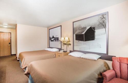 Monroe Hotel | Super 8 by Wyndham Monroe WI