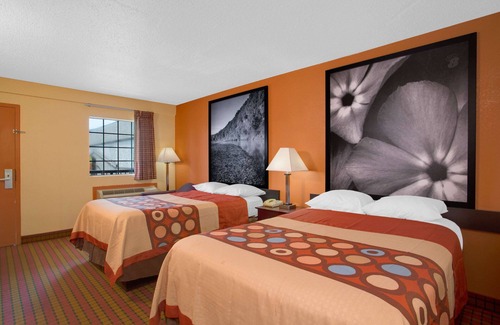 Monticello Hotel | Super 8 by Wyndham Monticello AR