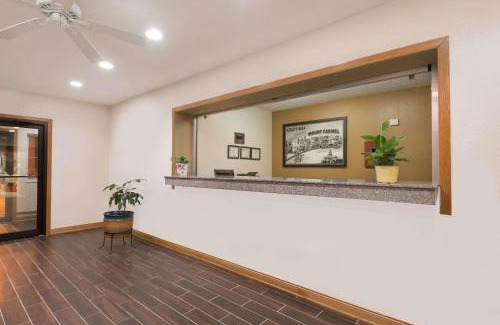 Mount Carmel Hotel | Super 8 by Wyndham Mt. Carmel IL
