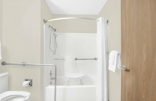 Mount Pleasant Hotel | Super 8 by Wyndham Mt Pleasant