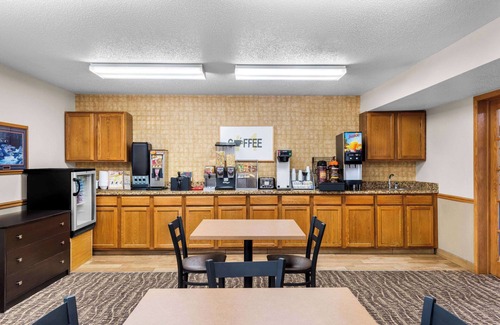 Oelwein Hotel | Super 8 by Wyndham Oelwein
