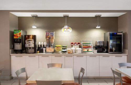 Ottawa Hotel | Super 8 by Wyndham Ottawa