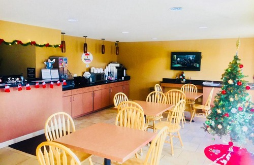 Radcliff Hotel | Super 8 by Wyndham Radcliff Ft. Knox Area