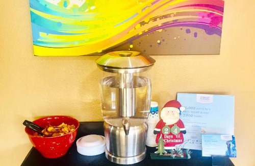 Radcliff Hotel | Super 8 by Wyndham Radcliff Ft. Knox Area