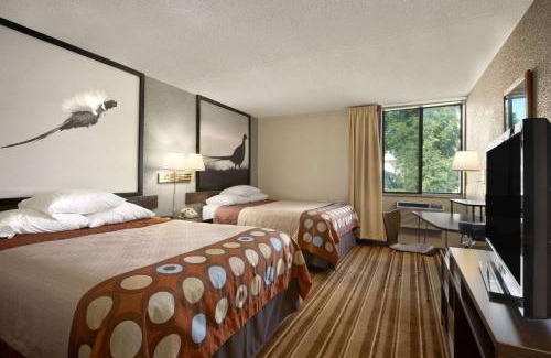 Redfield Hotel | Super 8 by Wyndham Redfield