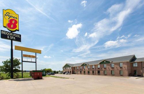 Salina Hotel | Super 8 by Wyndham Salina I-70