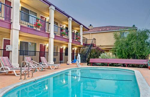 Beach Hill - Beach Flats Hotel | Super 8 by Wyndham Santa Cruz Beach Boardwalk