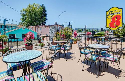 Beach Hill - Beach Flats Hotel | Super 8 by Wyndham Santa Cruz Beach Boardwalk