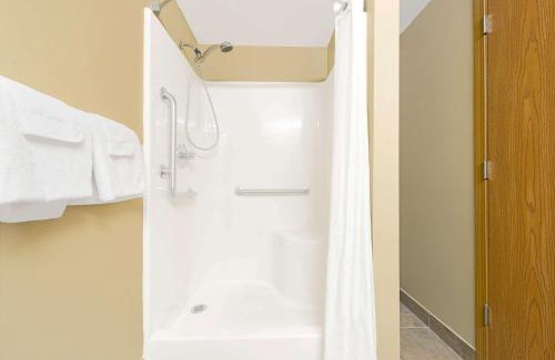 St. Clair Hotel | Super 8 by Wyndham St. Clair MO