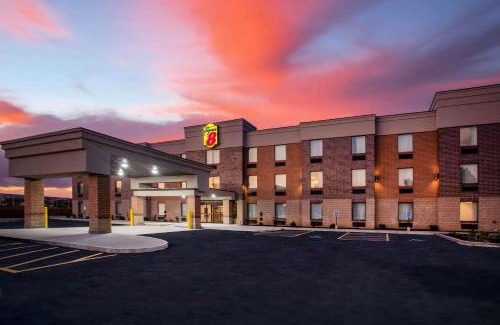 St. Louis Hotel | Super 8 by Wyndham St. Louis North