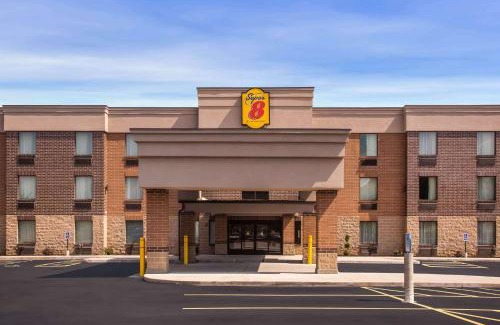St. Louis Hotel | Super 8 by Wyndham St. Louis North