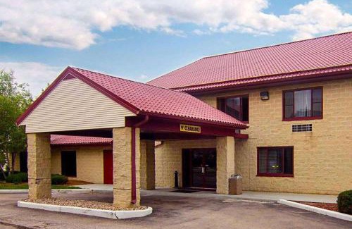 Sturtevant Hotel | Super 8 by Wyndham Sturtevant Racine