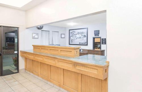 Terre Haute Hotel | Super 8 by Wyndham Terre Haute