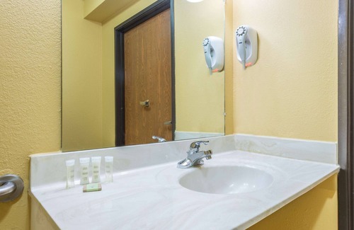 Troy Hotel | Super 8 by Wyndham Troy IL/St. Louis Area