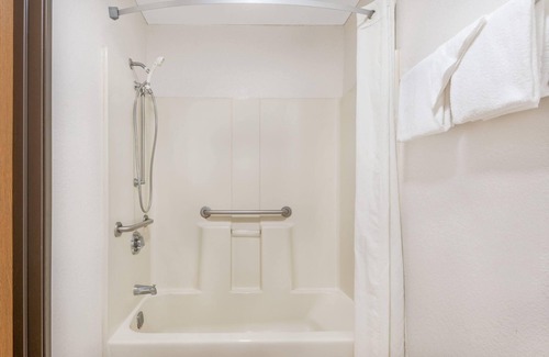Vincennes Hotel | Super 8 by Wyndham Vincennes
