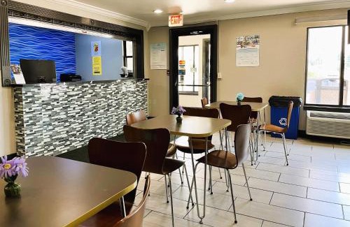 Vincennes Hotel | Super 8 by Wyndham Vincennes
