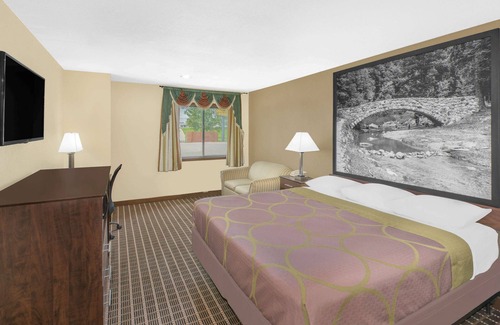 Webster City Hotel | Super 8 by Wyndham Webster City IA