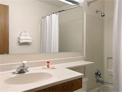 Austintown Hotel | Super 8 by Wyndham Youngstown/Austintown
