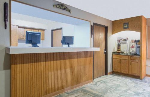 Austintown Hotel | Super 8 by Wyndham Youngstown/Austintown