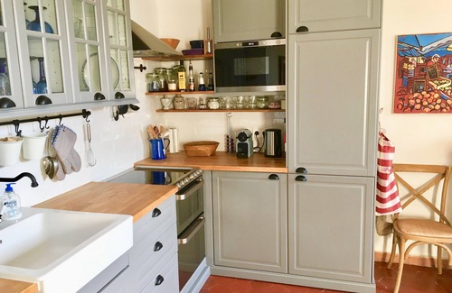 Pezenas Apartment | Super Clean, Sunny, Elegant, 2 Bedroom Character Apt In The Heart Of Pezenas
