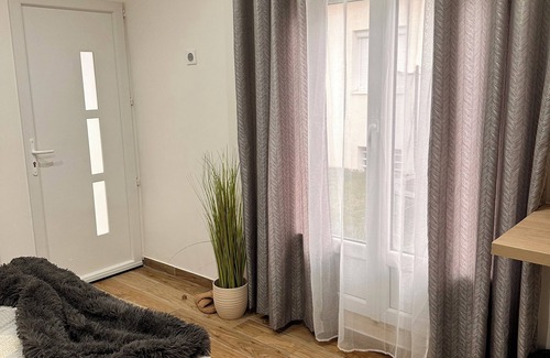 Plateau — Pyramide Bed & Breakfast | Super cottage 10 minutes from Orly airport and 20 minutes from Paris, well equipped.