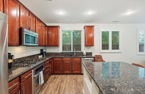 Reno House | Super Cozy 5-Bedroom 2 living room Family Getaway