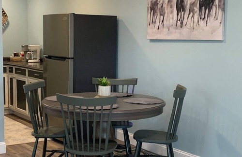 Okmulgee County Apartment | Super cute studio apartment south of Tulsa! Newly renovated and ready to go!
