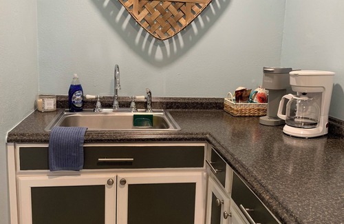 Okmulgee County Apartment | Super cute studio apartment south of Tulsa! Newly renovated and ready to go!