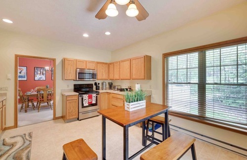 Tannersville House | Super Game Room with its Own Theater—Pet Friendly