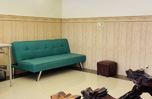 Ruessei Kaev House | Super King bedroom with Air Condition