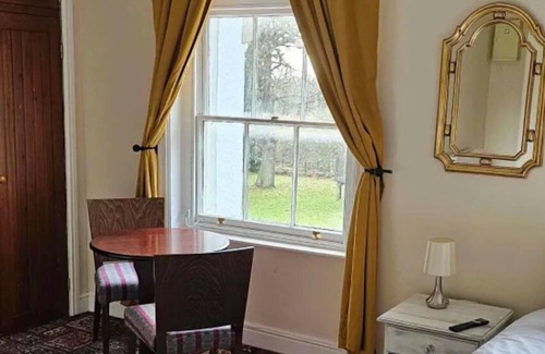 Mynydd Isa House | Super King Room Bath Only Free Wi-Fi TV Mold