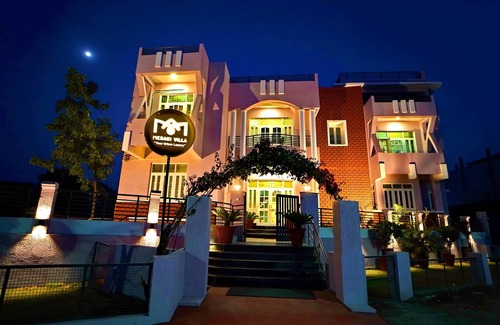 Udaipur Villa | Super Luxurious Villa with private pool near a lake